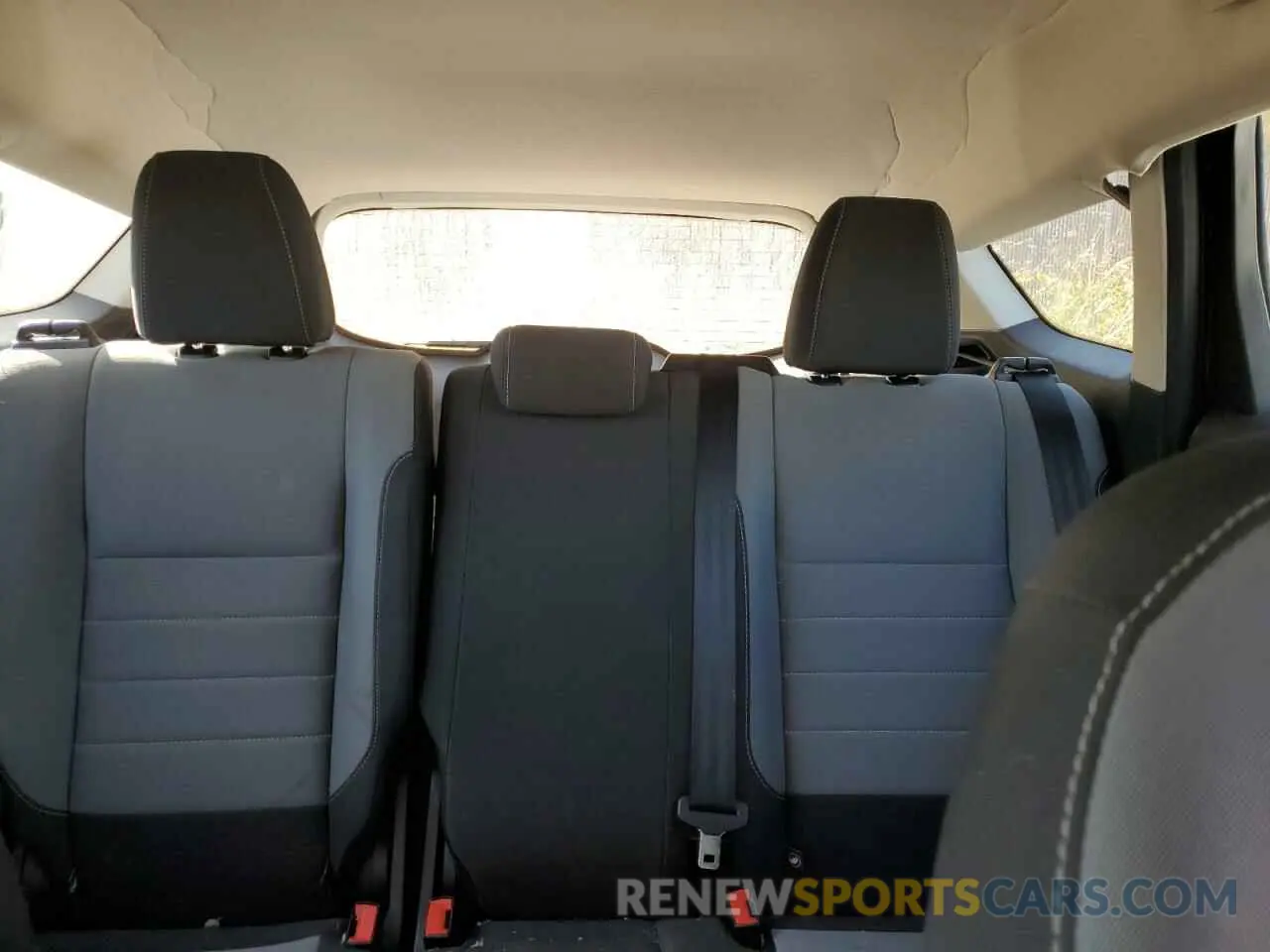 10 Photograph of a damaged car 1FMCU0F76KUC46905 FORD ESCAPE 2019