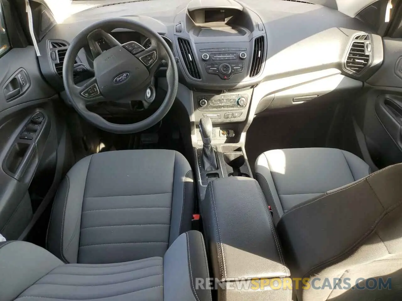 8 Photograph of a damaged car 1FMCU0F76KUC46905 FORD ESCAPE 2019