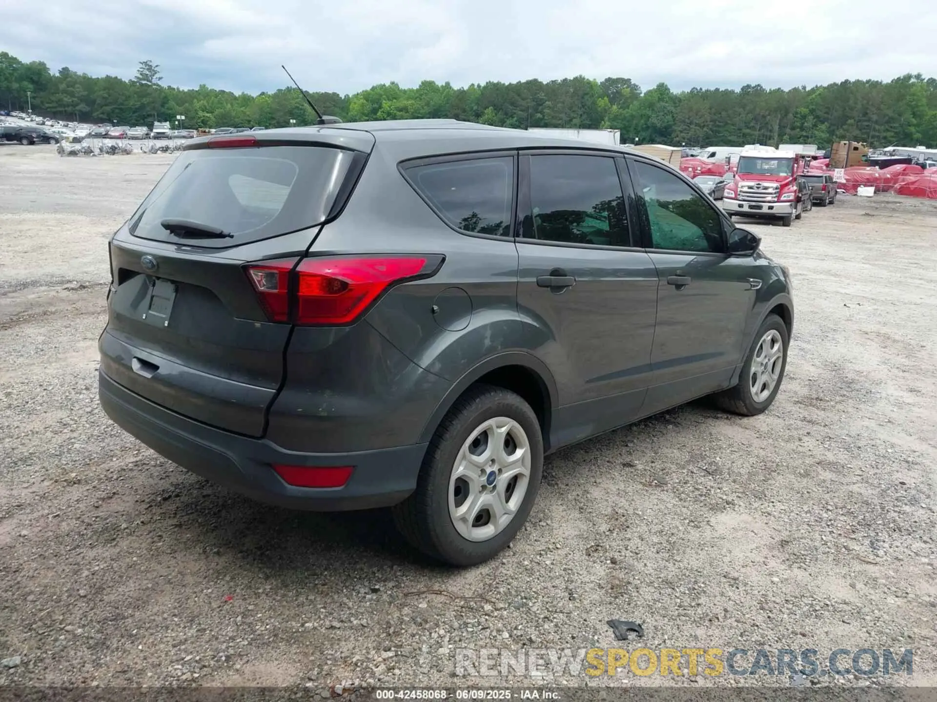 4 Photograph of a damaged car 1FMCU0F77KUA23062 FORD ESCAPE 2019