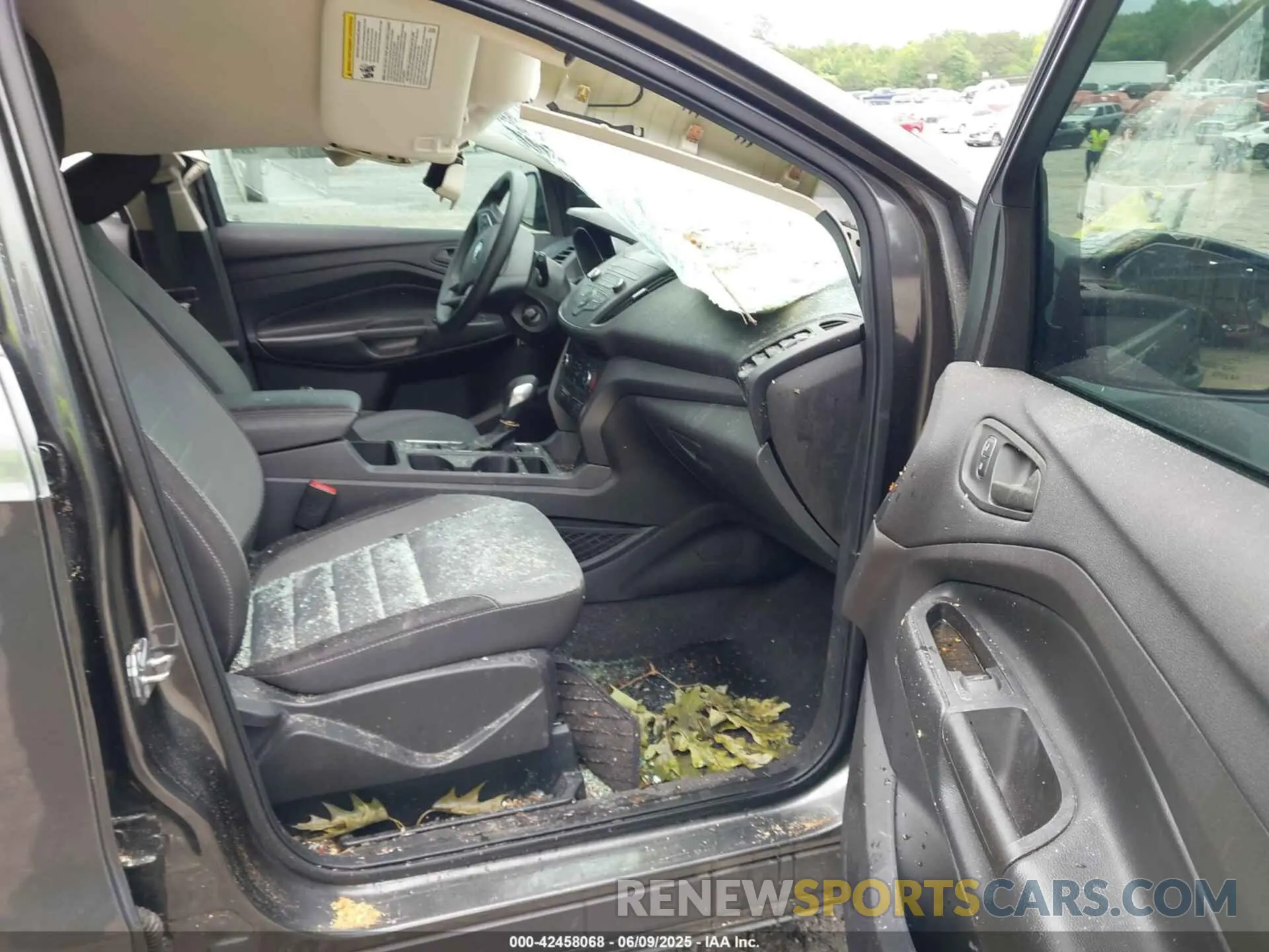 5 Photograph of a damaged car 1FMCU0F77KUA23062 FORD ESCAPE 2019