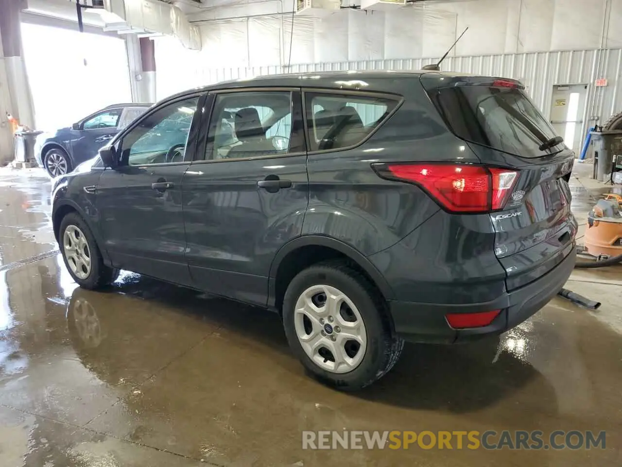 2 Photograph of a damaged car 1FMCU0F77KUB22352 FORD ESCAPE 2019