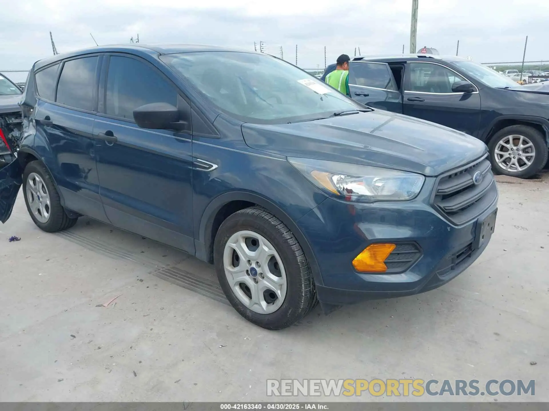 1 Photograph of a damaged car 1FMCU0F77KUB57411 FORD ESCAPE 2019
