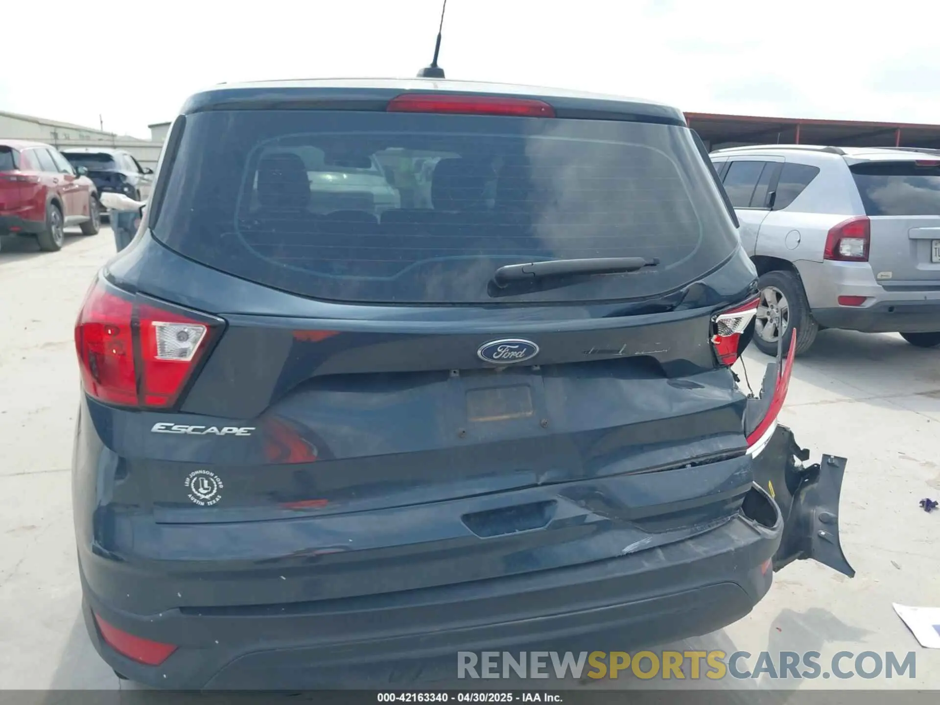 15 Photograph of a damaged car 1FMCU0F77KUB57411 FORD ESCAPE 2019