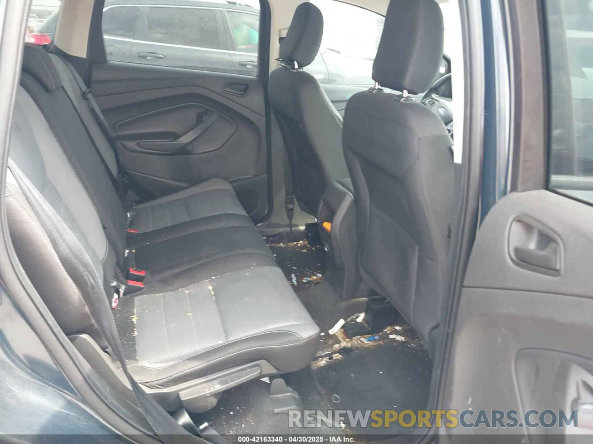 8 Photograph of a damaged car 1FMCU0F77KUB57411 FORD ESCAPE 2019
