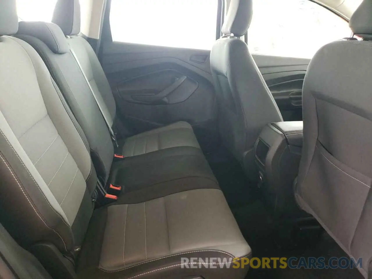11 Photograph of a damaged car 1FMCU0F77KUB78470 FORD ESCAPE 2019