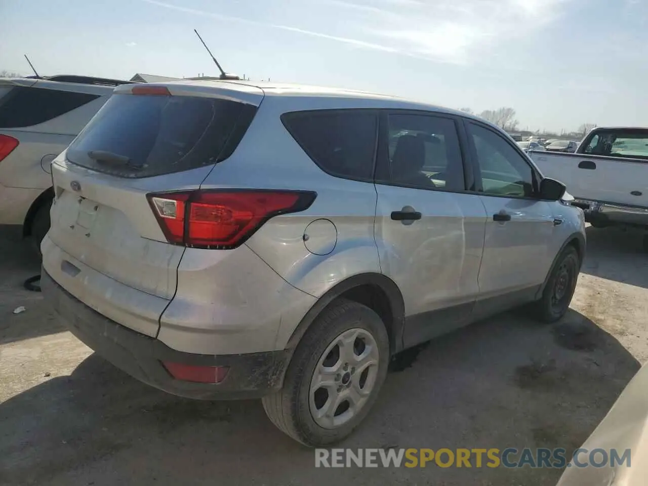 3 Photograph of a damaged car 1FMCU0F77KUB88965 FORD ESCAPE 2019