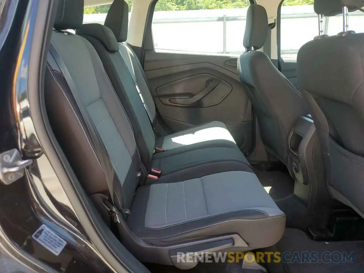 10 Photograph of a damaged car 1FMCU0F77KUC45813 FORD ESCAPE 2019