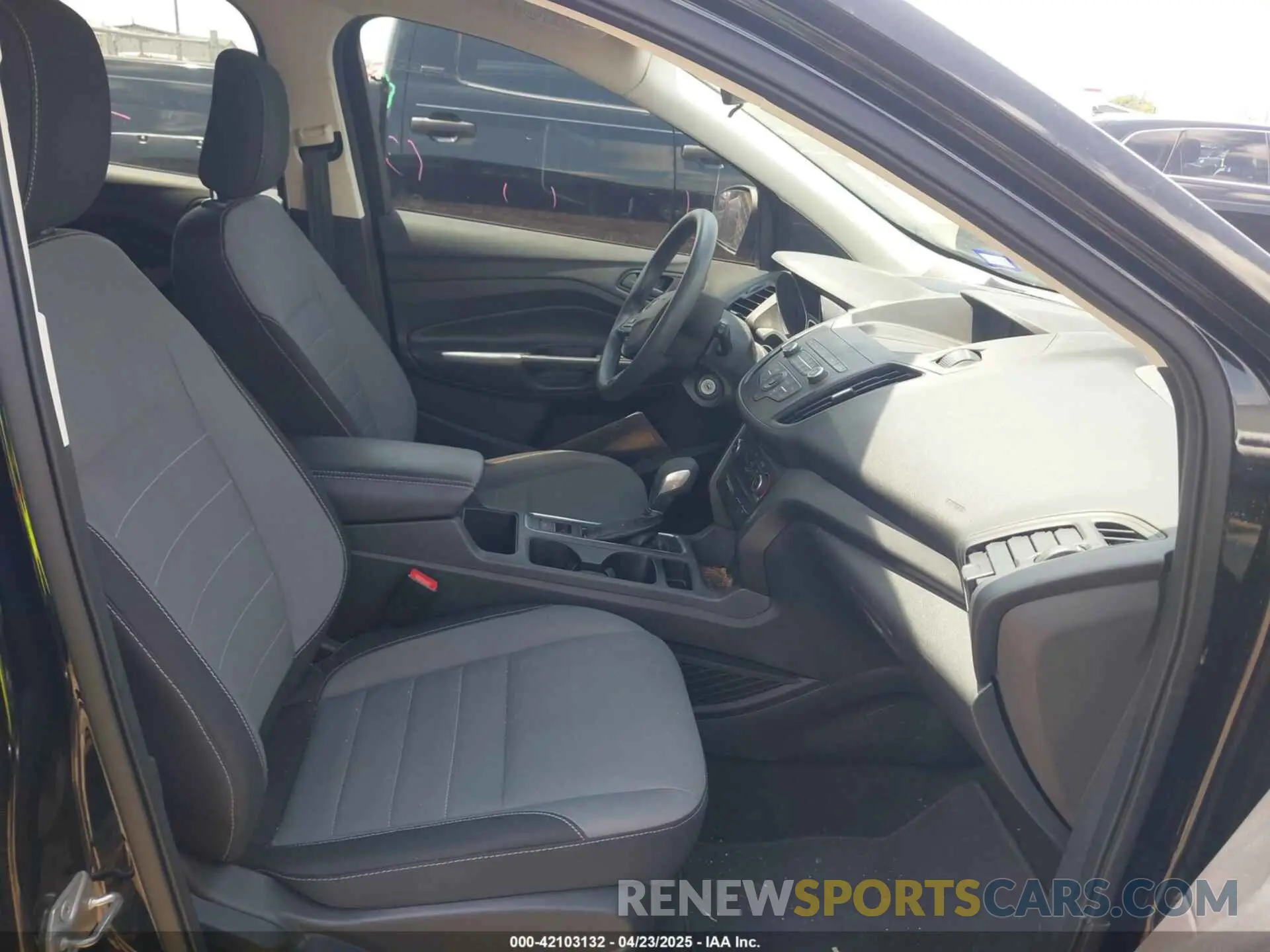 5 Photograph of a damaged car 1FMCU0F78KUA34278 FORD ESCAPE 2019