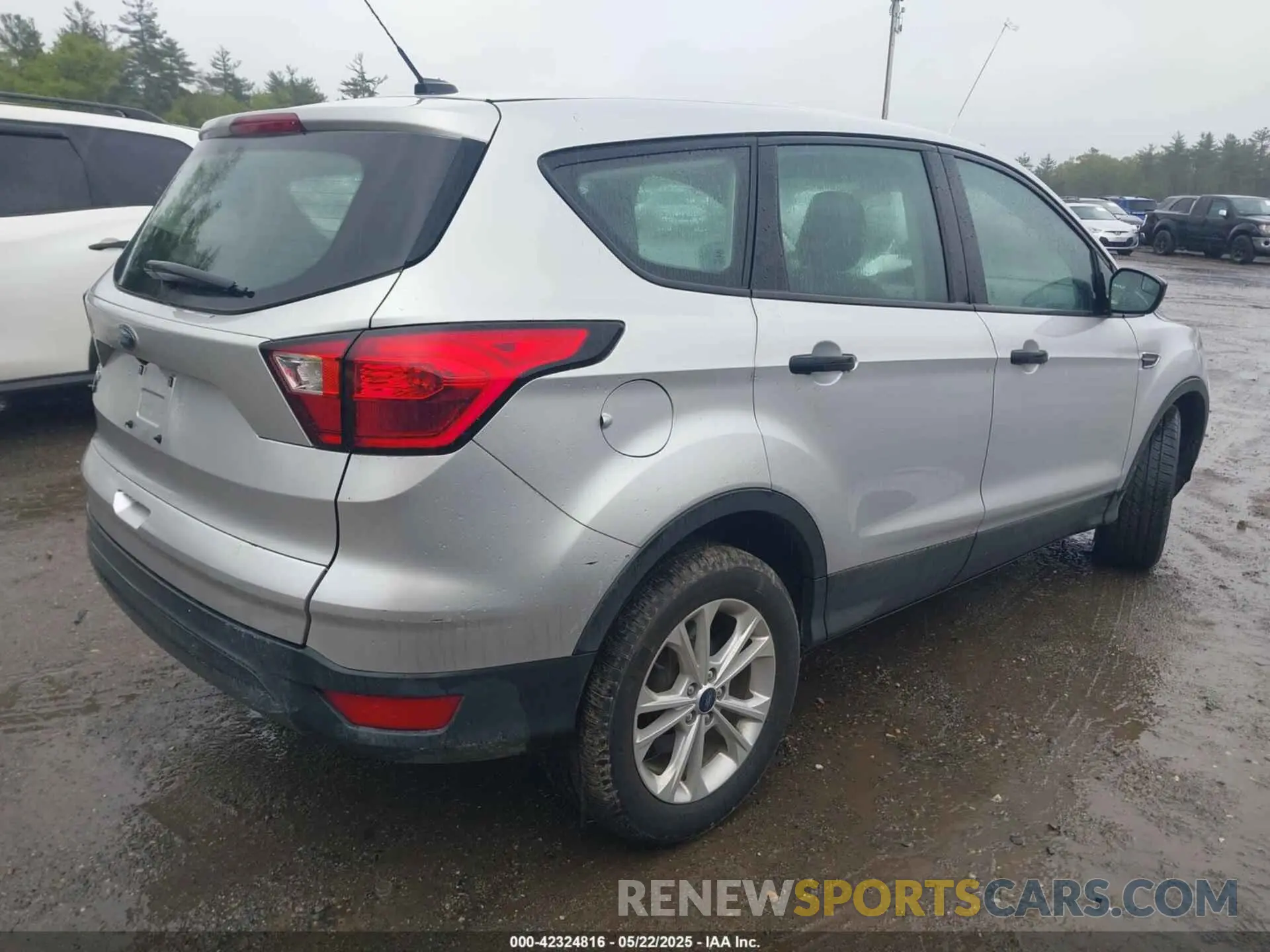 4 Photograph of a damaged car 1FMCU0F78KUA87997 FORD ESCAPE 2019