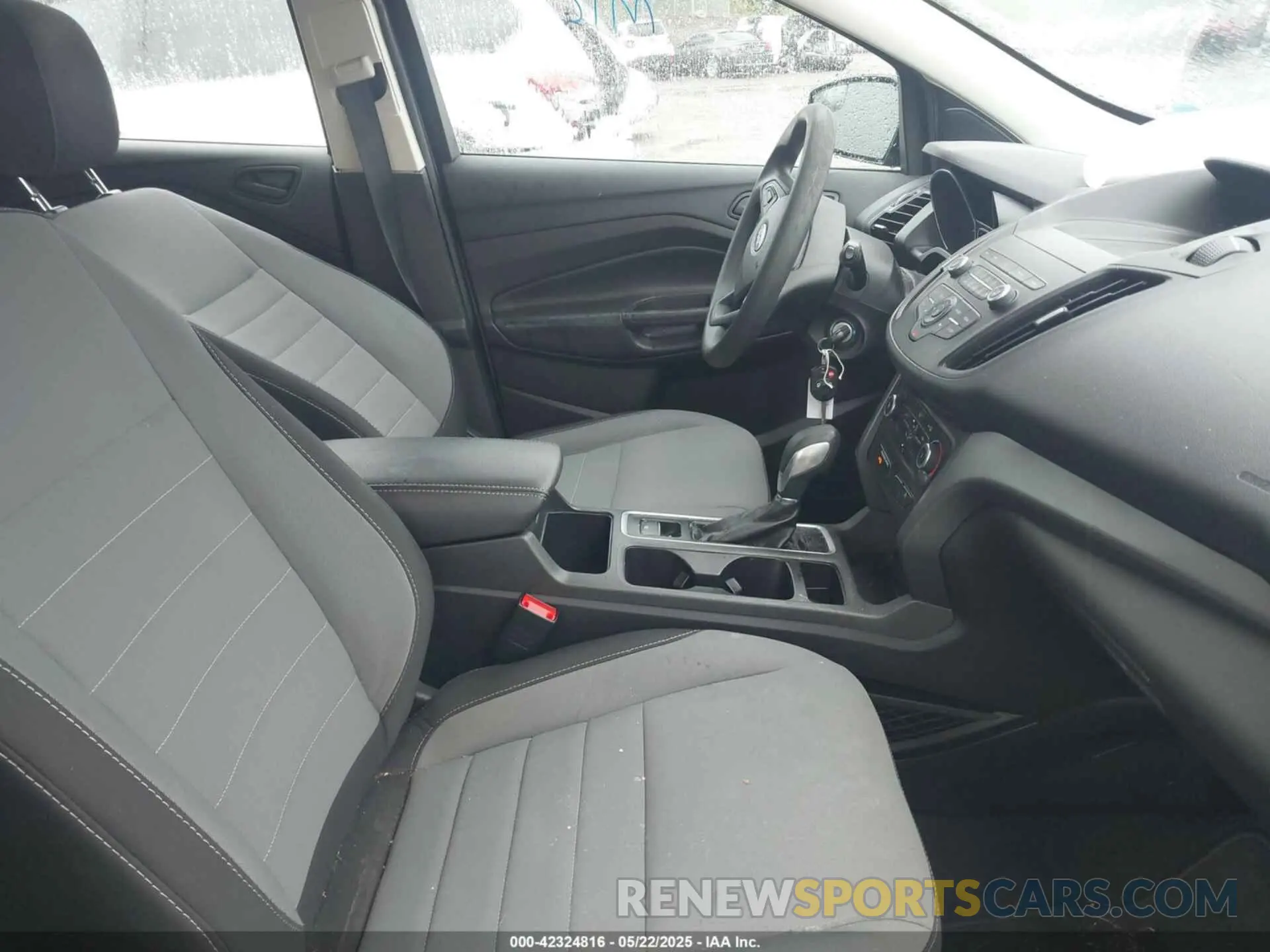 5 Photograph of a damaged car 1FMCU0F78KUA87997 FORD ESCAPE 2019