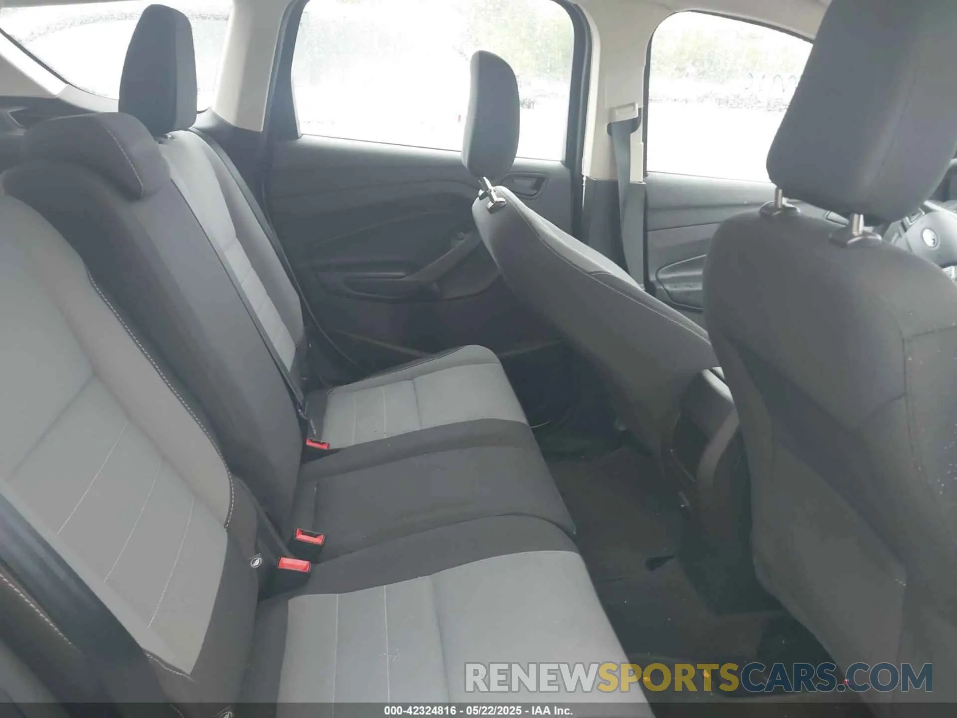 8 Photograph of a damaged car 1FMCU0F78KUA87997 FORD ESCAPE 2019