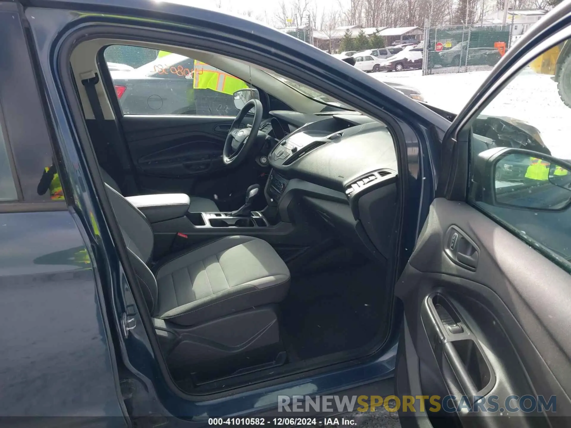 5 Photograph of a damaged car 1FMCU0F78KUA96005 FORD ESCAPE 2019