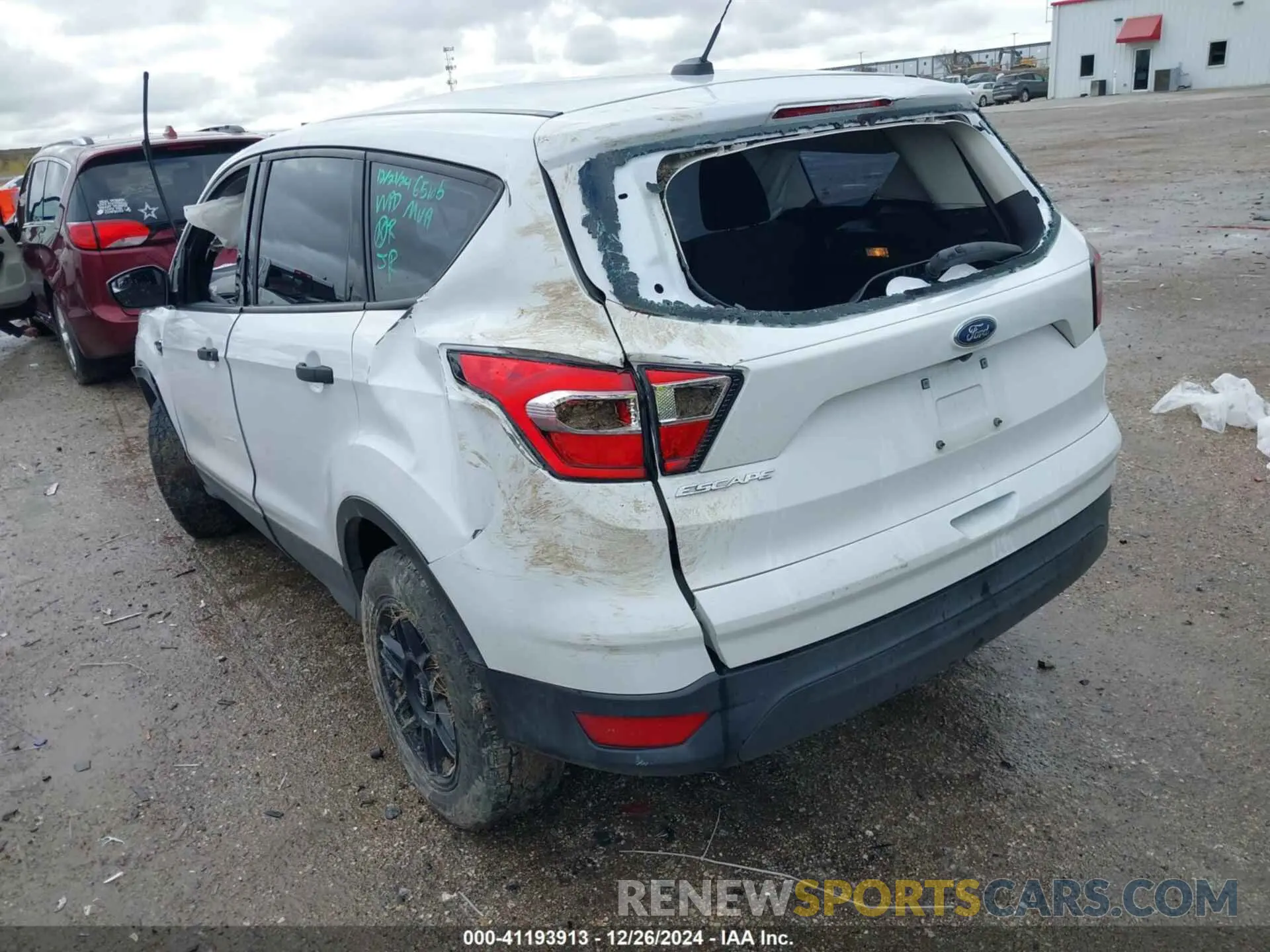 3 Photograph of a damaged car 1FMCU0F78KUB00165 FORD ESCAPE 2019