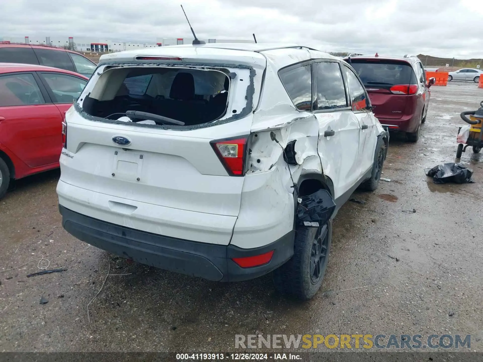 4 Photograph of a damaged car 1FMCU0F78KUB00165 FORD ESCAPE 2019