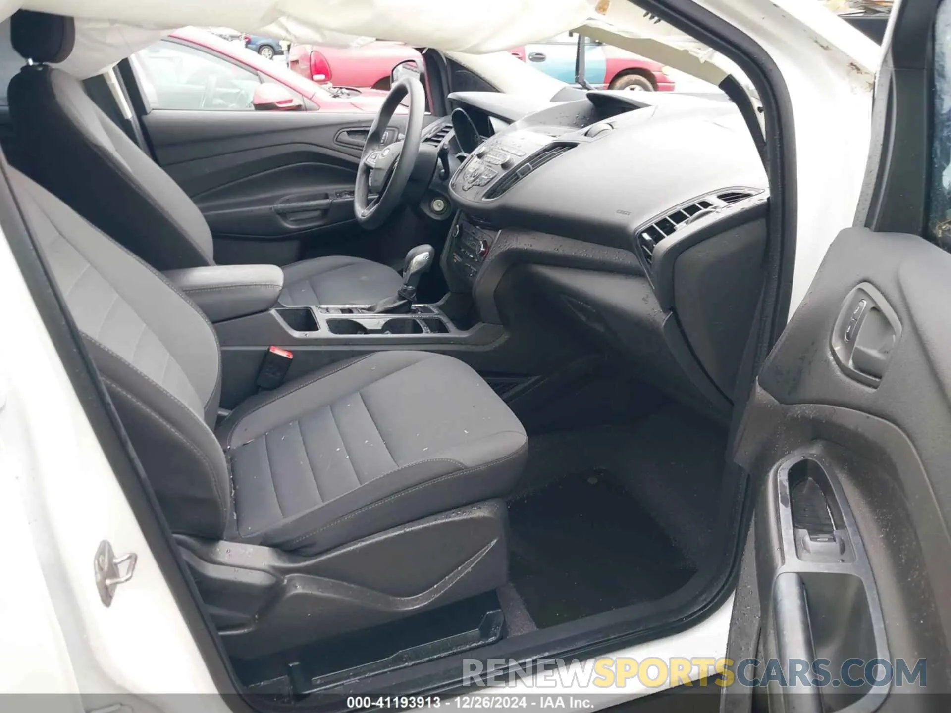 5 Photograph of a damaged car 1FMCU0F78KUB00165 FORD ESCAPE 2019