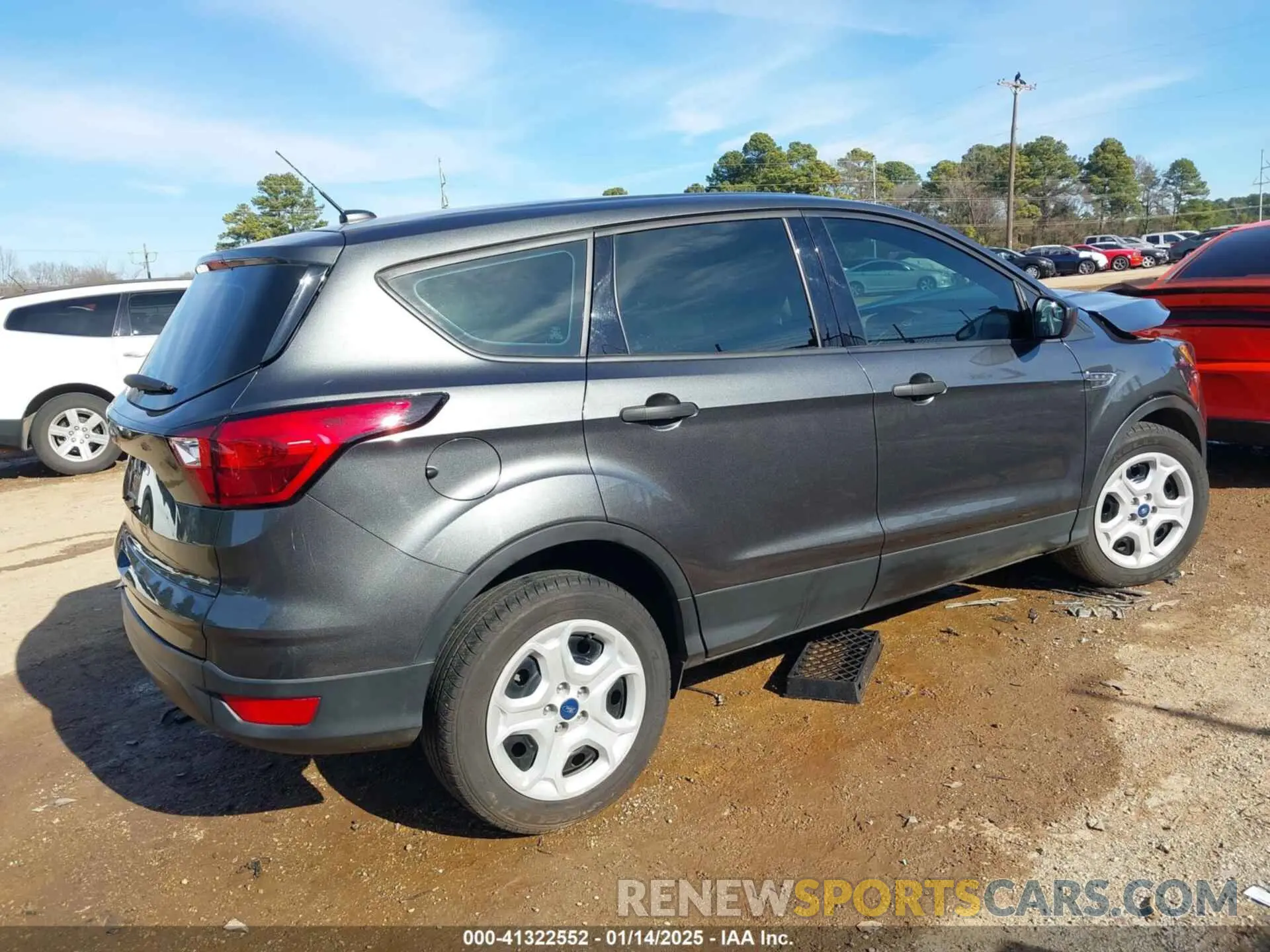 4 Photograph of a damaged car 1FMCU0F78KUB26457 FORD ESCAPE 2019