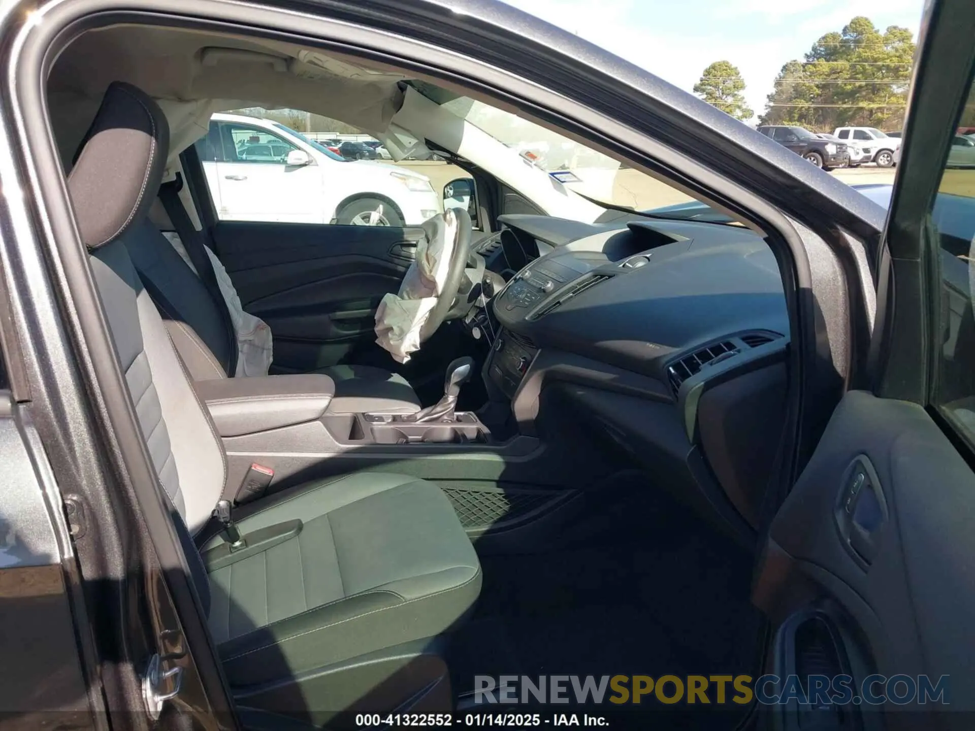 5 Photograph of a damaged car 1FMCU0F78KUB26457 FORD ESCAPE 2019