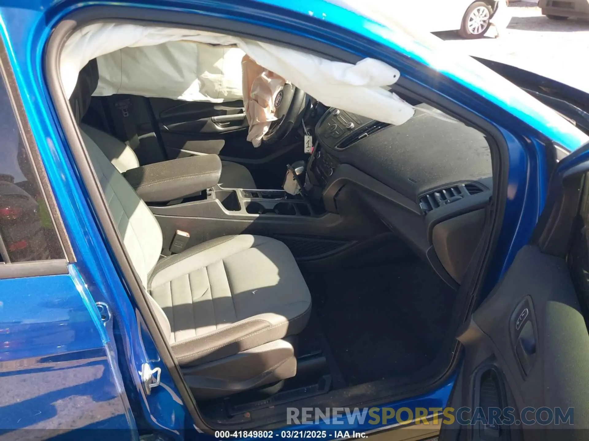 5 Photograph of a damaged car 1FMCU0F79KUA38758 FORD ESCAPE 2019