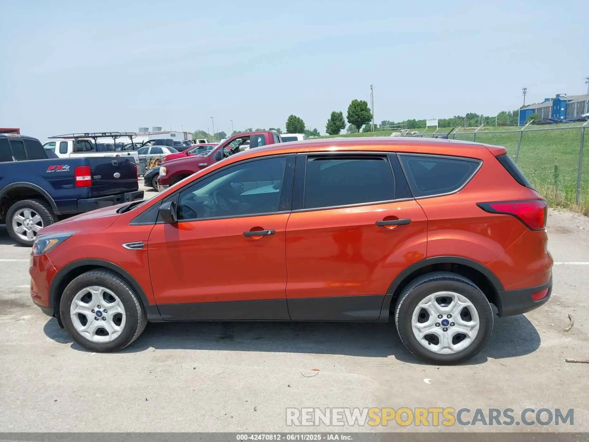 14 Photograph of a damaged car 1FMCU0F79KUA71307 FORD ESCAPE 2019