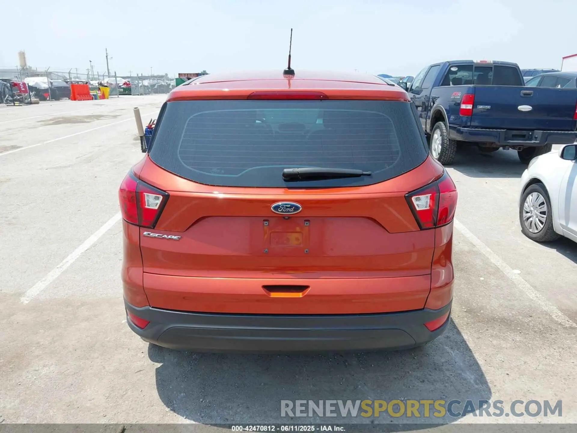 16 Photograph of a damaged car 1FMCU0F79KUA71307 FORD ESCAPE 2019