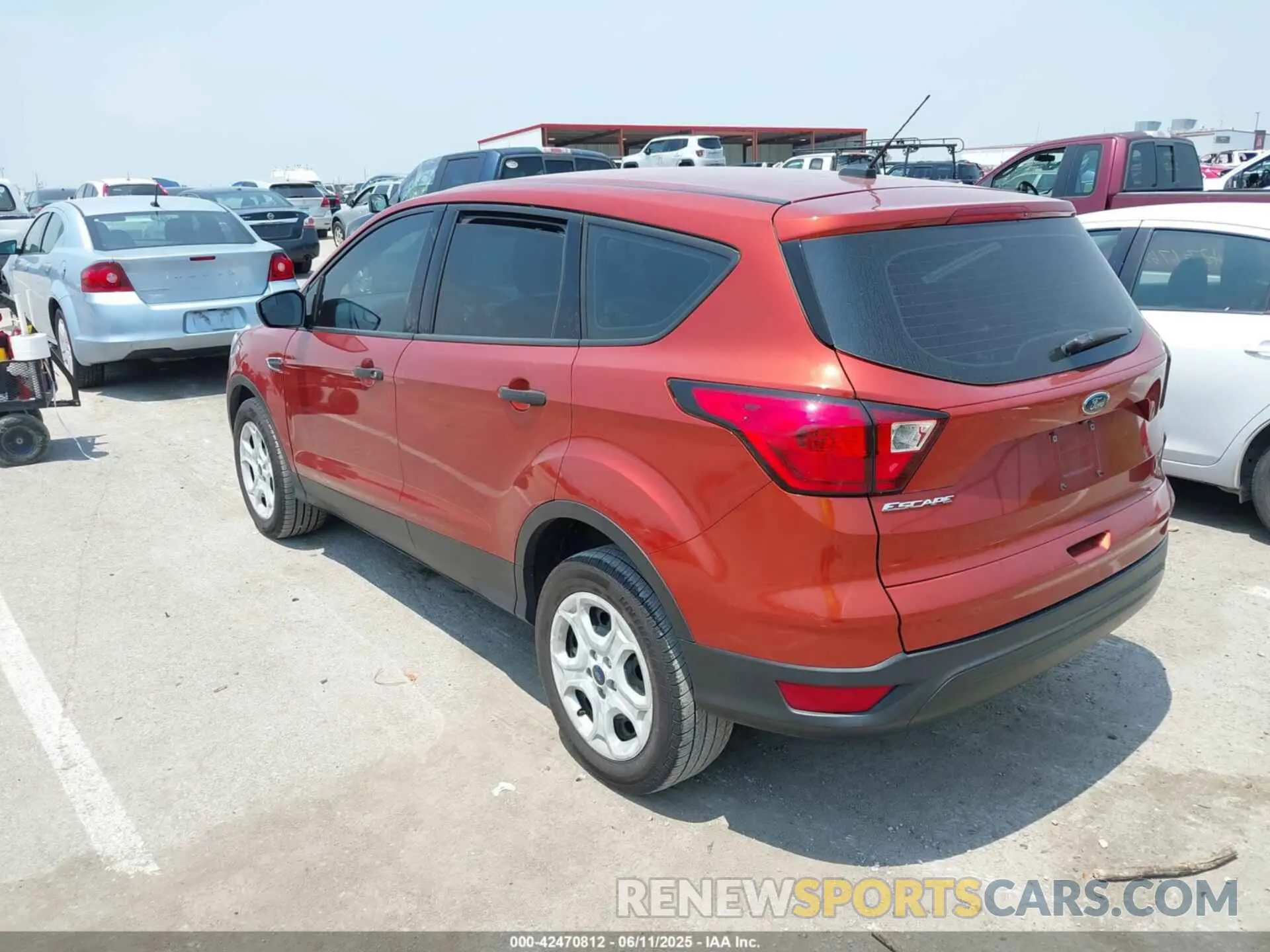 3 Photograph of a damaged car 1FMCU0F79KUA71307 FORD ESCAPE 2019