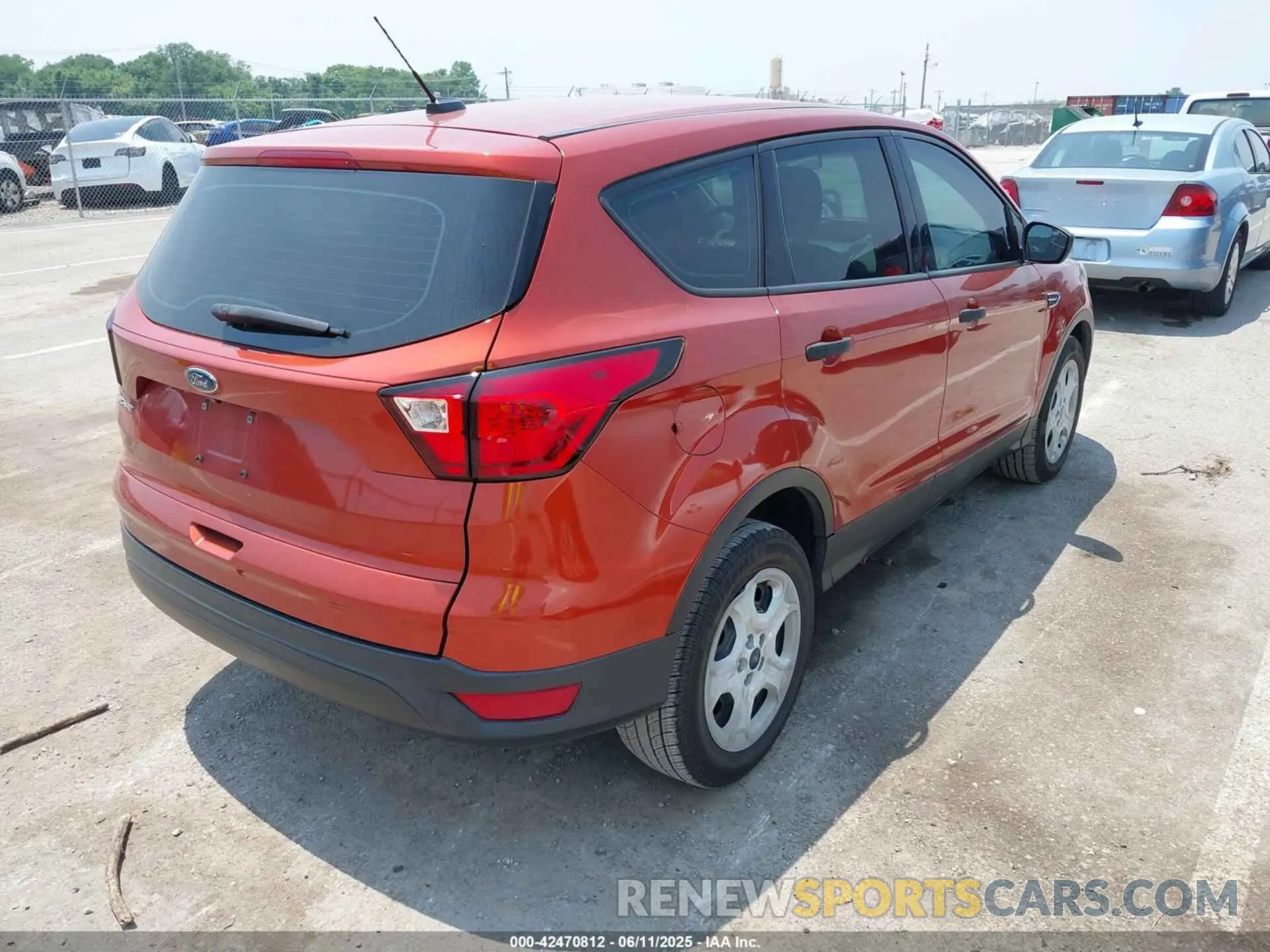 4 Photograph of a damaged car 1FMCU0F79KUA71307 FORD ESCAPE 2019
