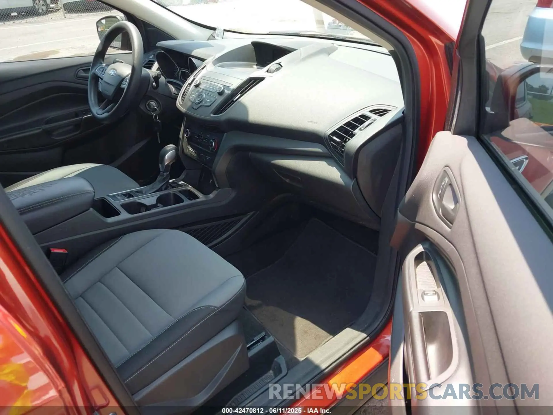 5 Photograph of a damaged car 1FMCU0F79KUA71307 FORD ESCAPE 2019