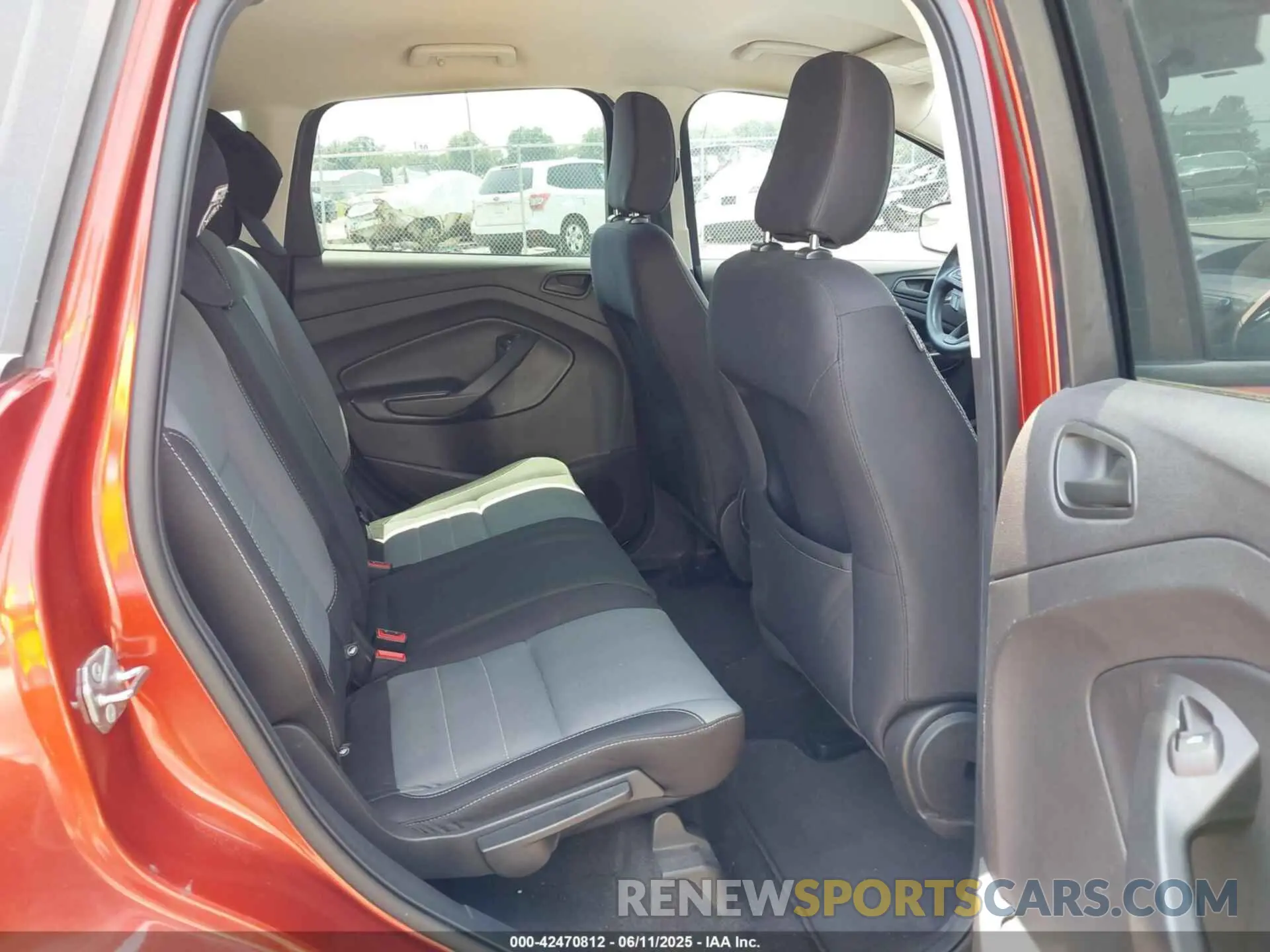 8 Photograph of a damaged car 1FMCU0F79KUA71307 FORD ESCAPE 2019