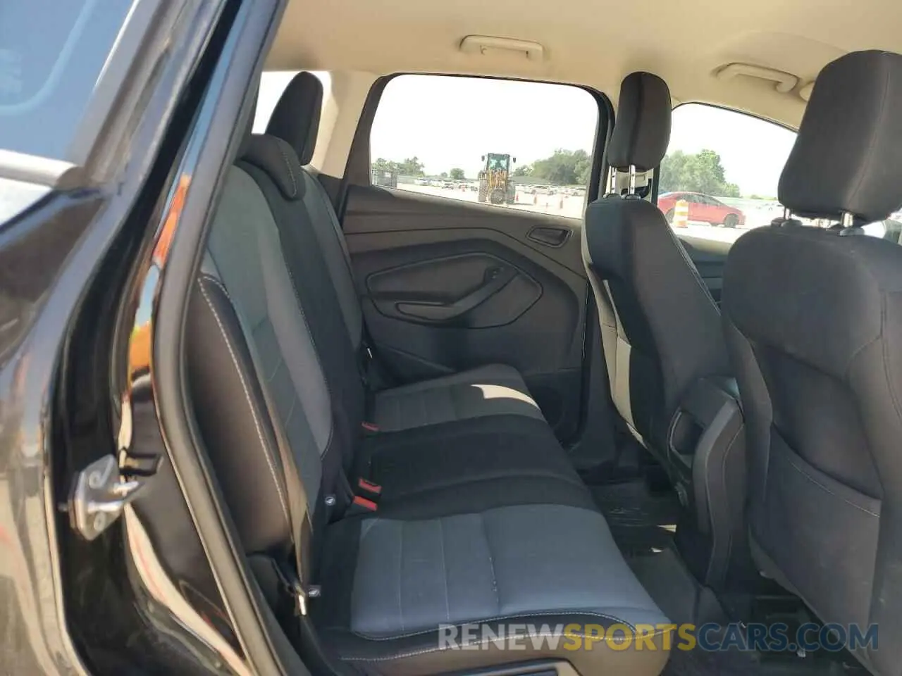 10 Photograph of a damaged car 1FMCU0F79KUB26368 FORD ESCAPE 2019