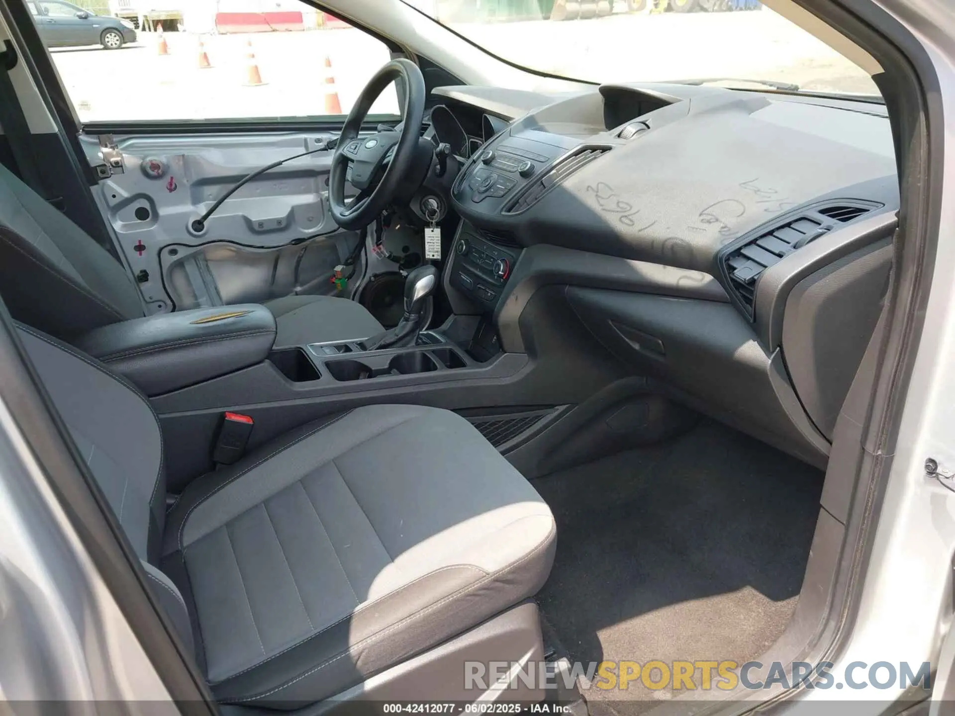 5 Photograph of a damaged car 1FMCU0F7XKUA44780 FORD ESCAPE 2019
