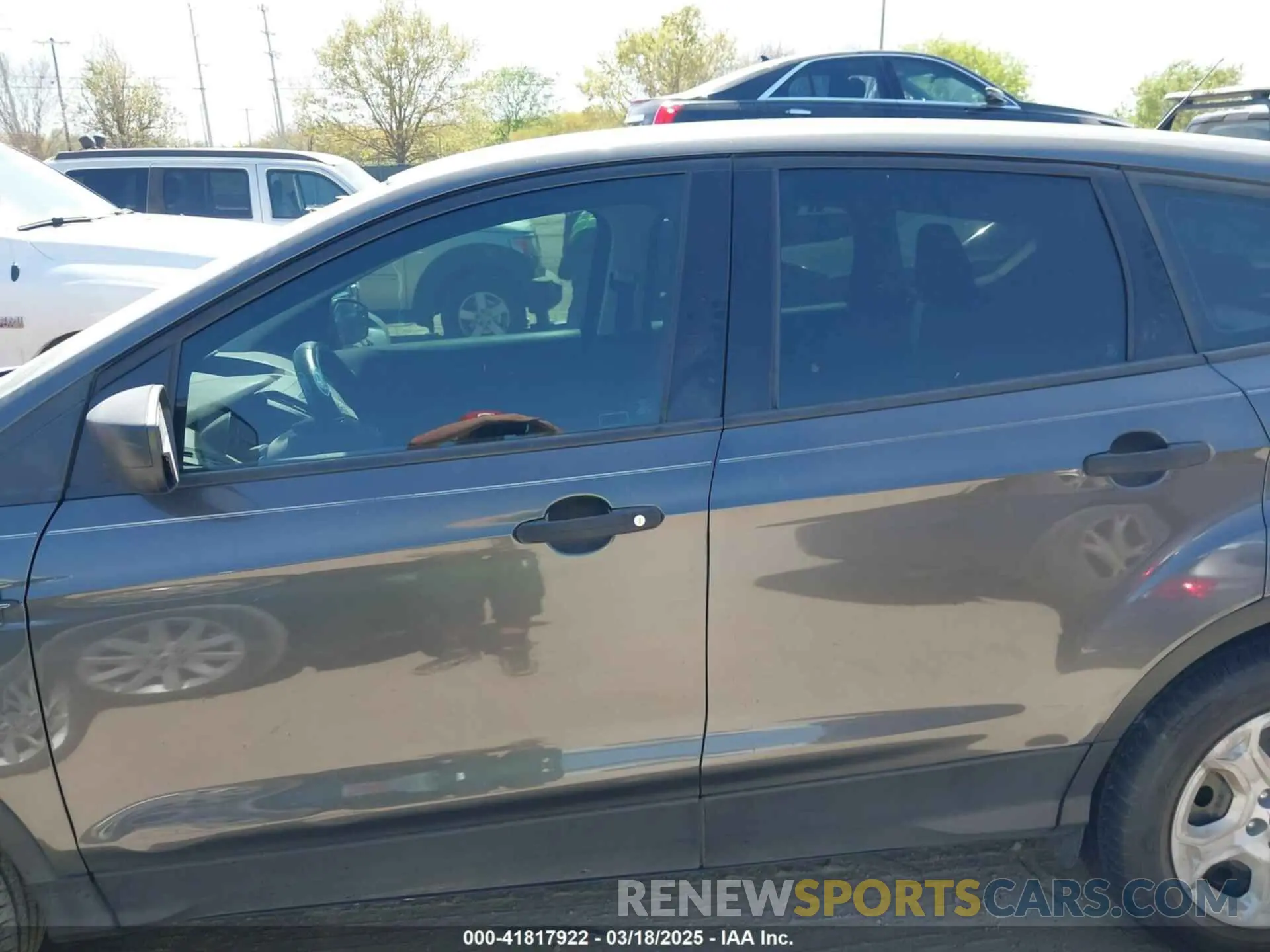 15 Photograph of a damaged car 1FMCU0F7XKUA62907 FORD ESCAPE 2019