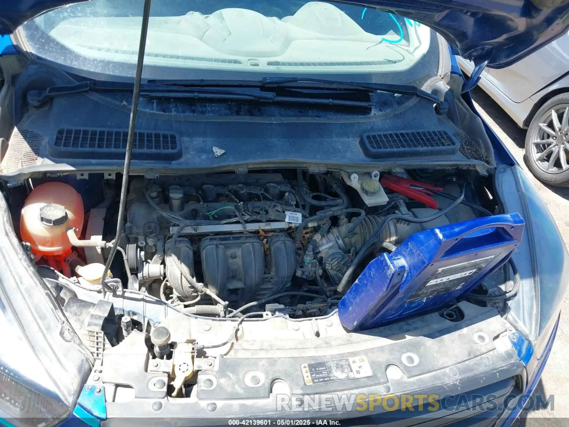 10 Photograph of a damaged car 1FMCU0F7XKUB58066 FORD ESCAPE 2019