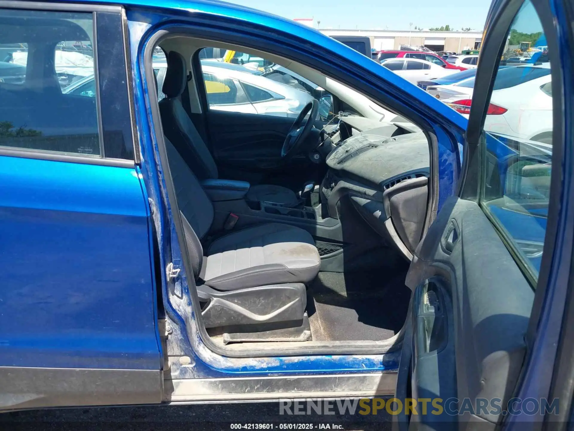5 Photograph of a damaged car 1FMCU0F7XKUB58066 FORD ESCAPE 2019