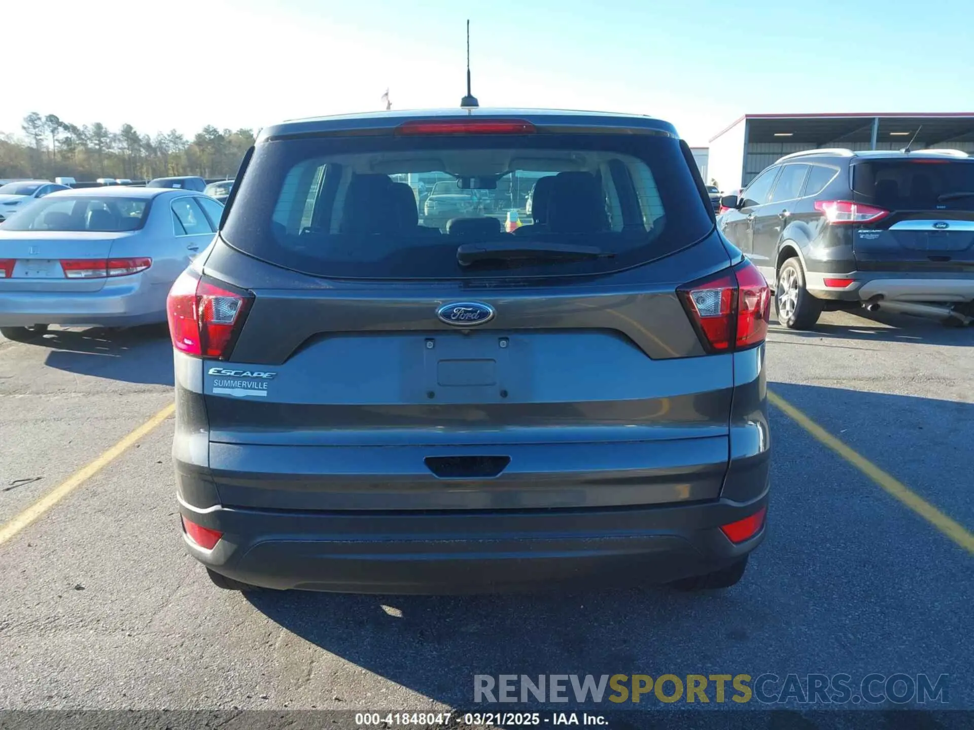 17 Photograph of a damaged car 1FMCU0F7XKUB93769 FORD ESCAPE 2019