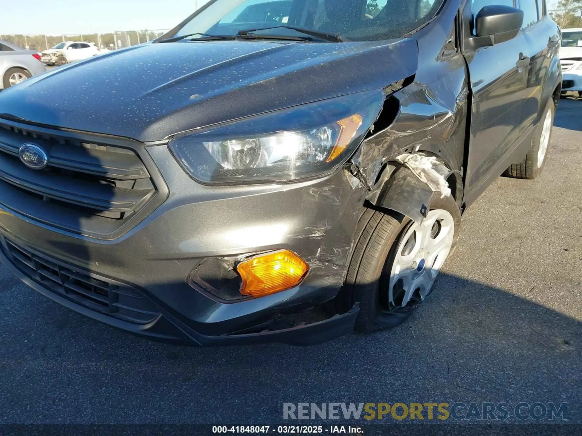 18 Photograph of a damaged car 1FMCU0F7XKUB93769 FORD ESCAPE 2019