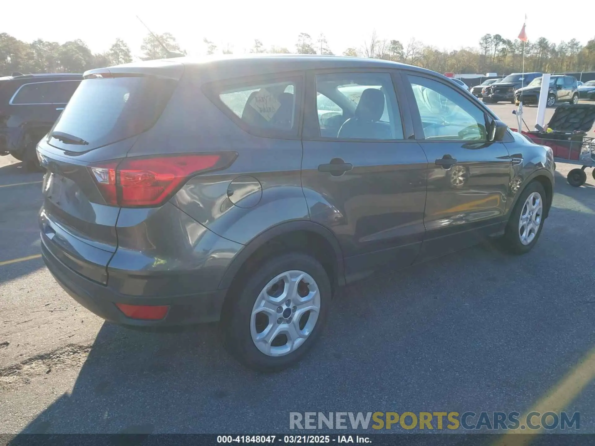 4 Photograph of a damaged car 1FMCU0F7XKUB93769 FORD ESCAPE 2019