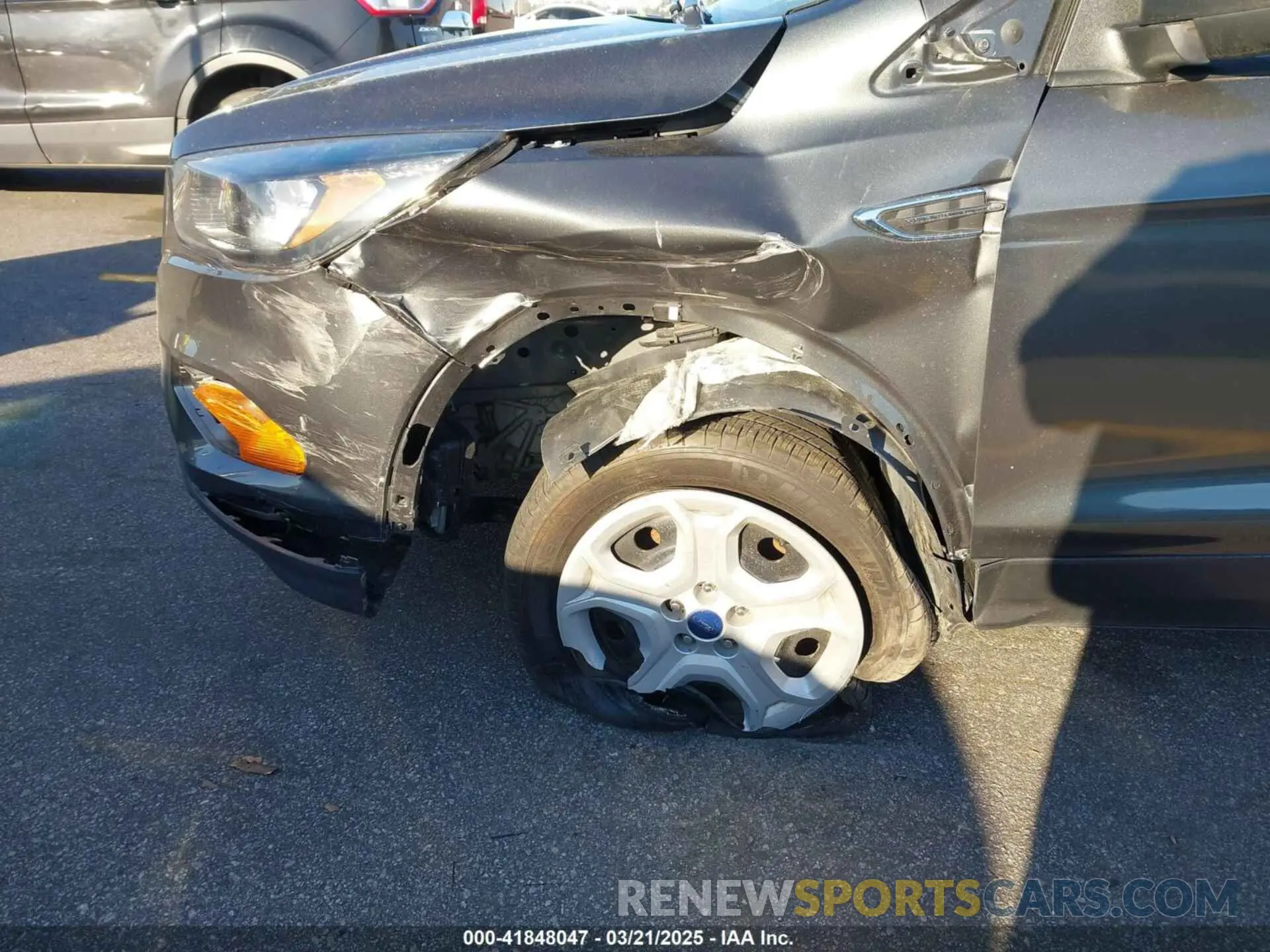 6 Photograph of a damaged car 1FMCU0F7XKUB93769 FORD ESCAPE 2019