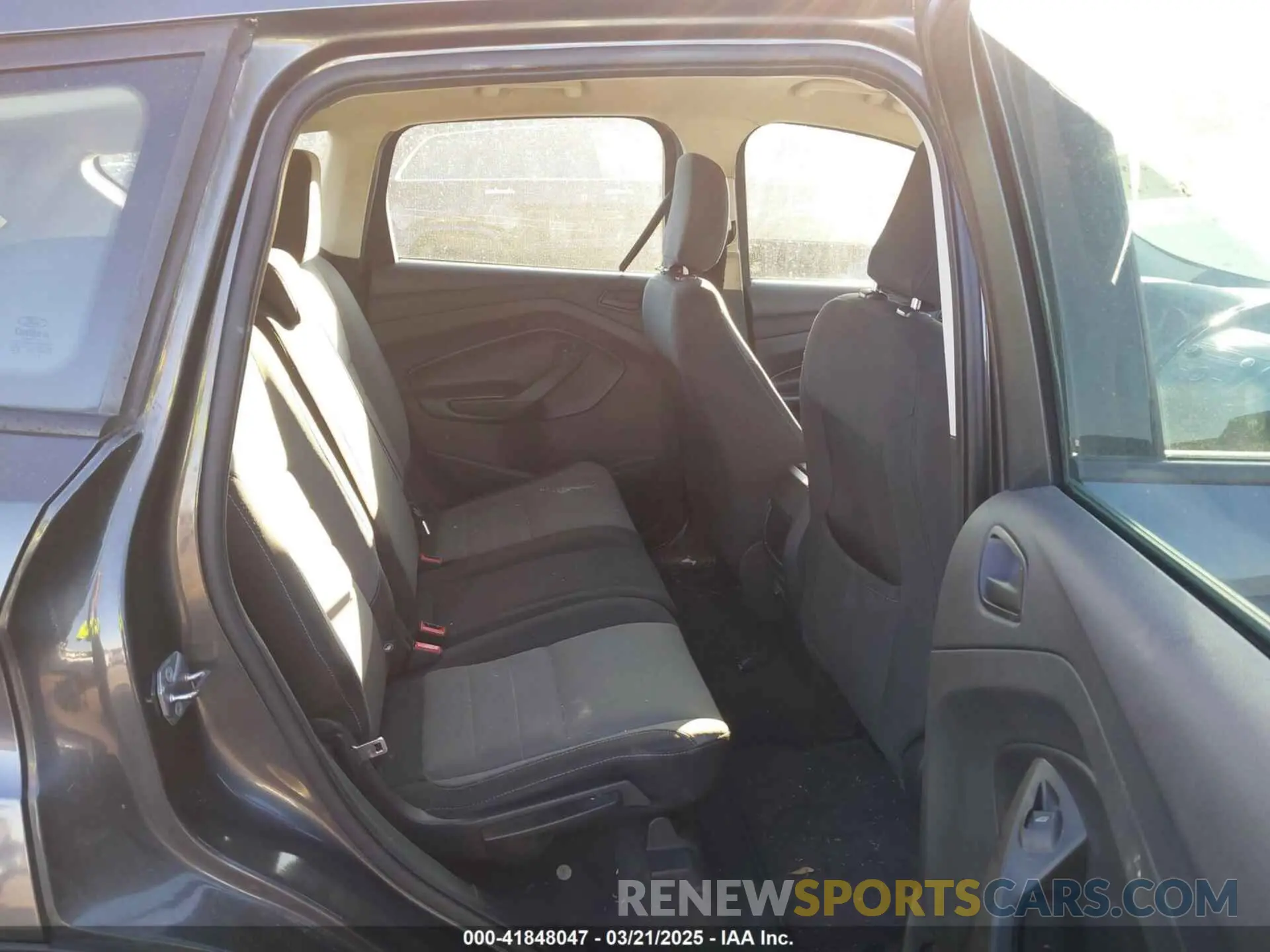 8 Photograph of a damaged car 1FMCU0F7XKUB93769 FORD ESCAPE 2019