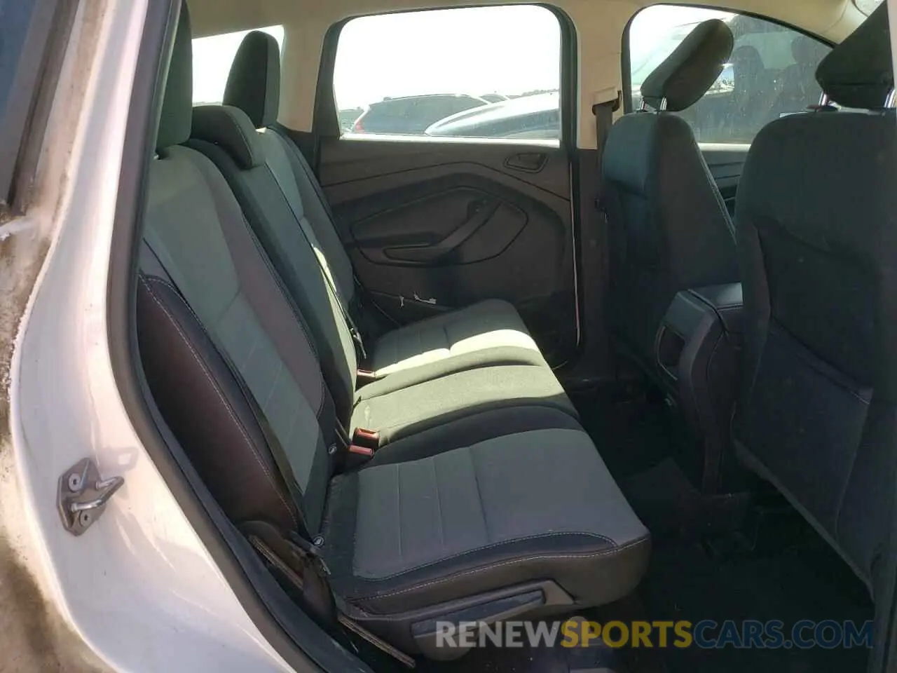 11 Photograph of a damaged car 1FMCU0F7XKUB94243 FORD ESCAPE 2019