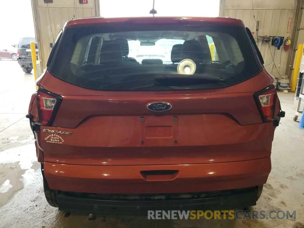 6 Photograph of a damaged car 1FMCU0F7XKUC20100 FORD ESCAPE 2019