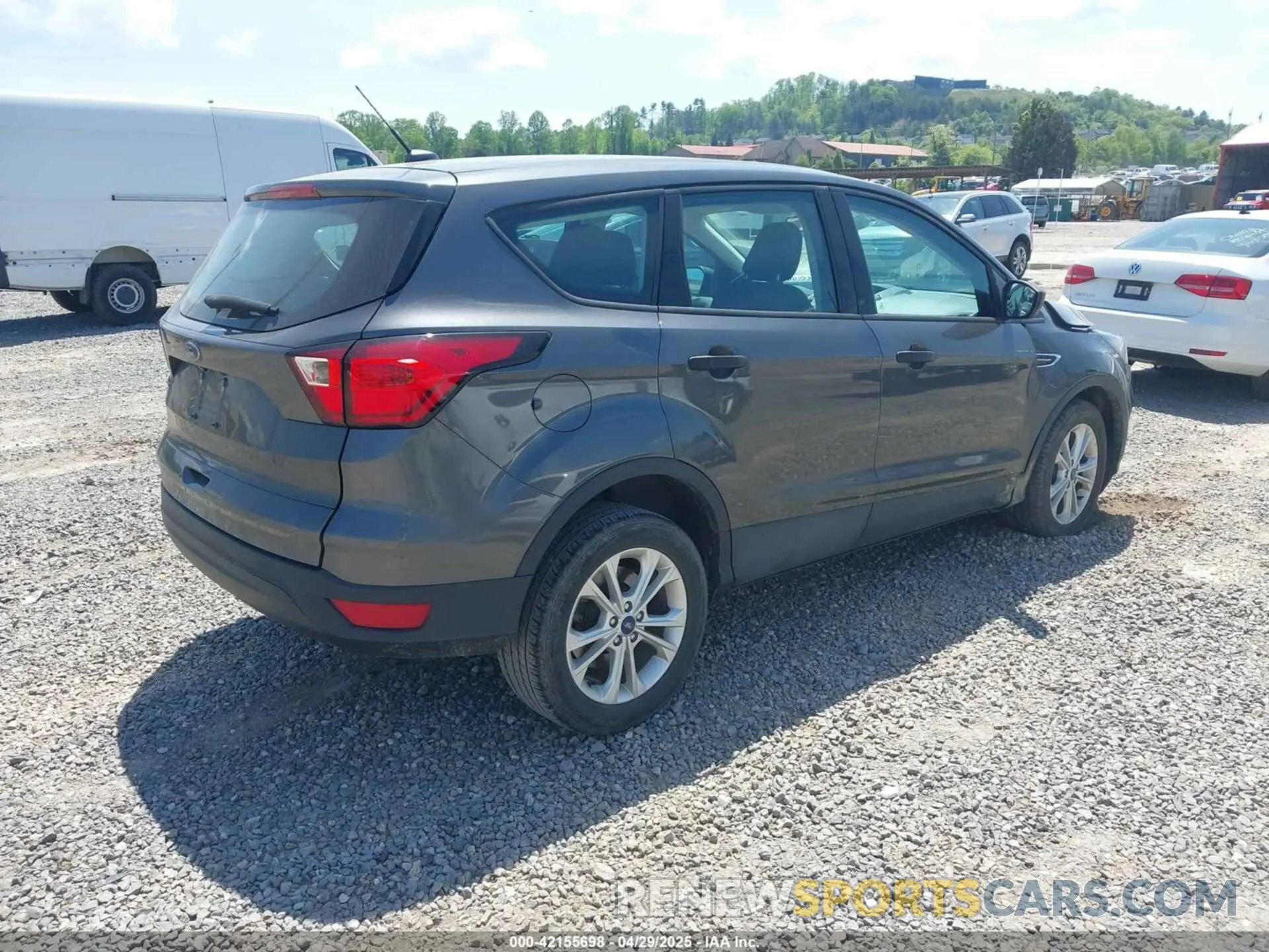 4 Photograph of a damaged car 1FMCU0F7XKUC23627 FORD ESCAPE 2019