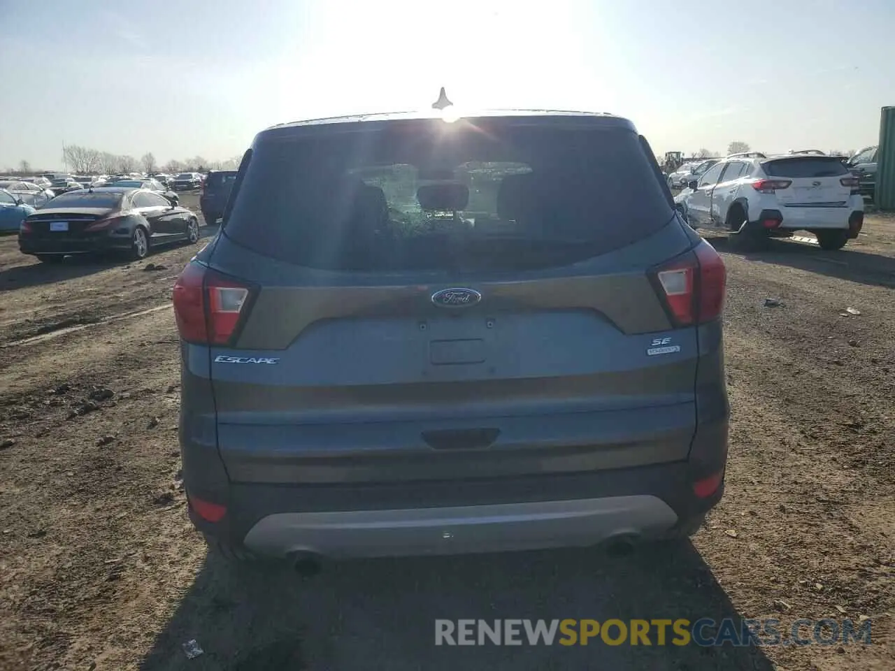 6 Photograph of a damaged car 1FMCU0GD0KUA30813 FORD ESCAPE 2019