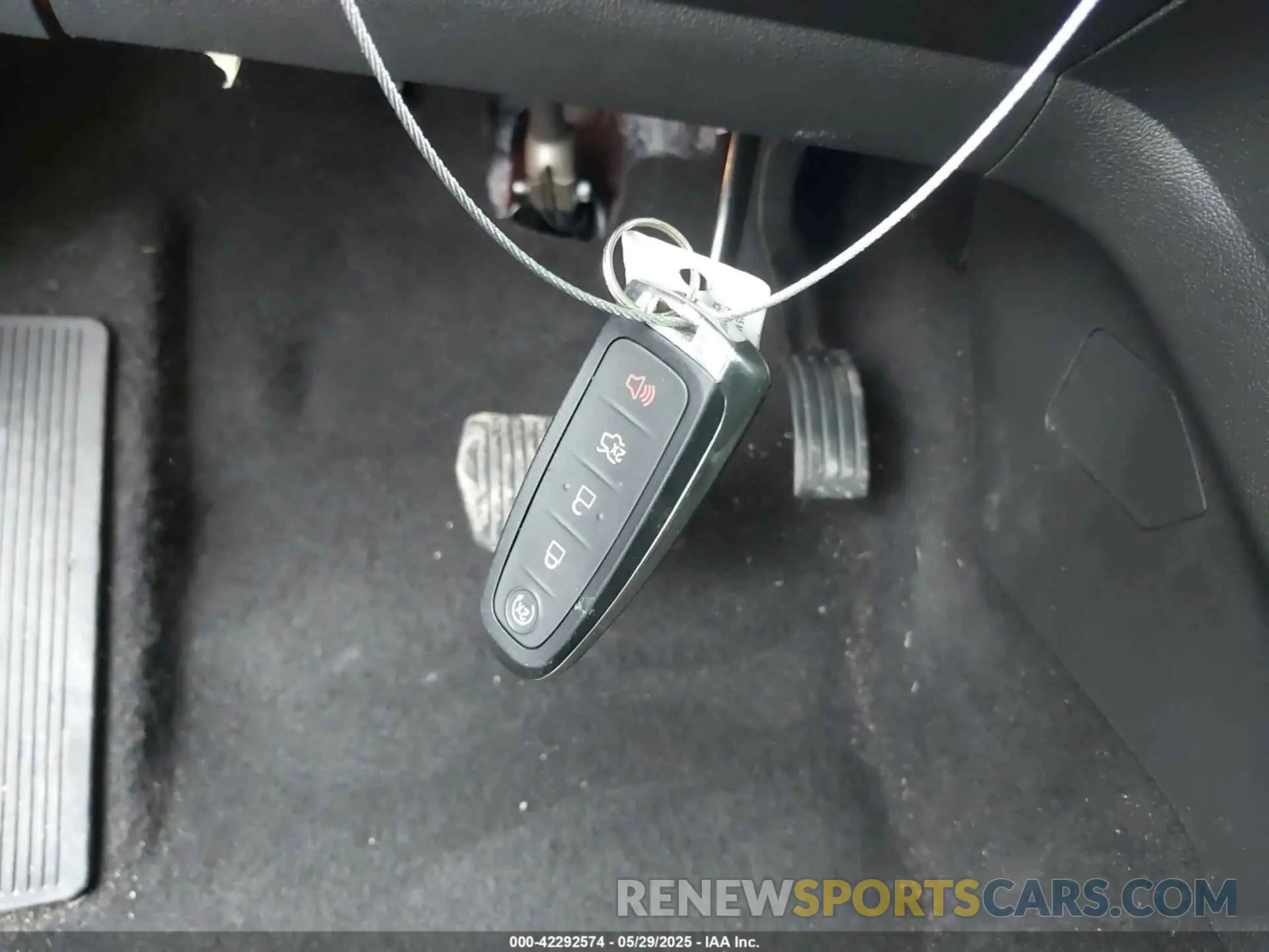 11 Photograph of a damaged car 1FMCU0GD0KUA38832 FORD ESCAPE 2019