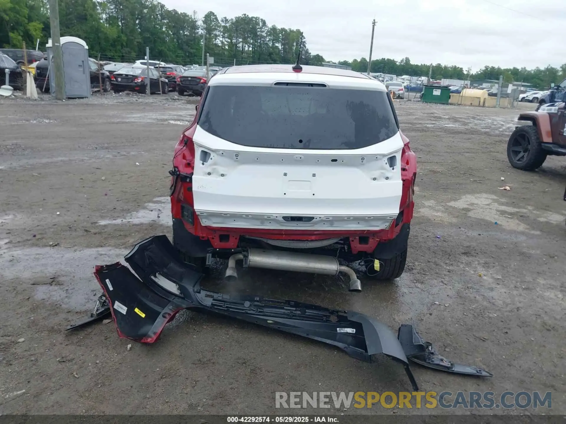 17 Photograph of a damaged car 1FMCU0GD0KUA38832 FORD ESCAPE 2019