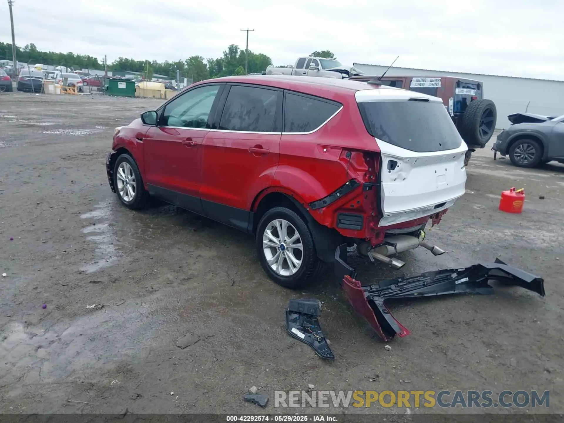 3 Photograph of a damaged car 1FMCU0GD0KUA38832 FORD ESCAPE 2019