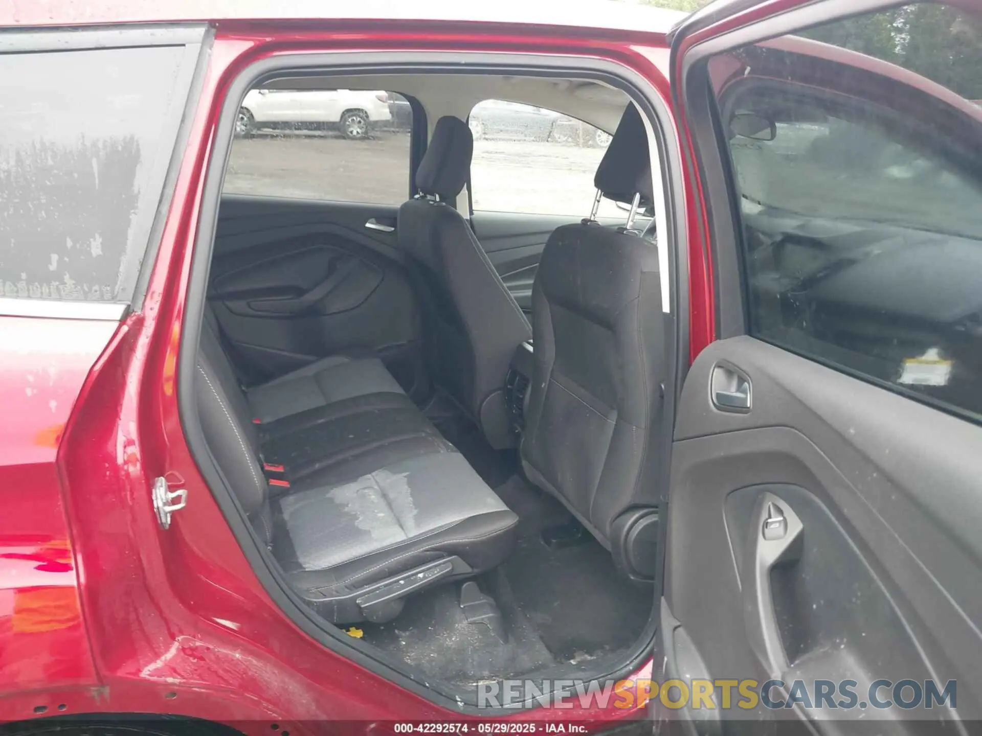 8 Photograph of a damaged car 1FMCU0GD0KUA38832 FORD ESCAPE 2019