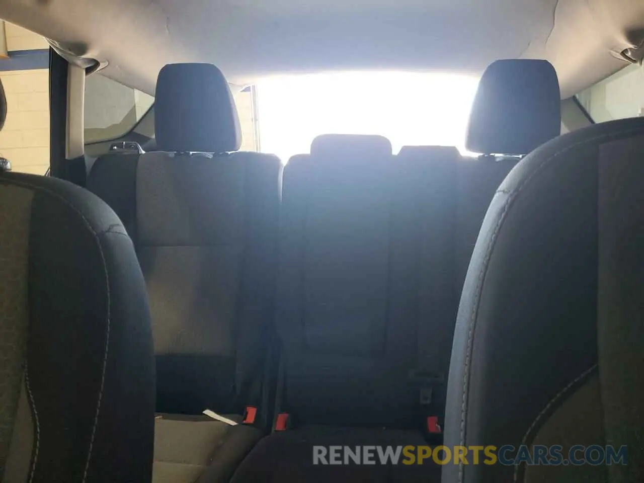 10 Photograph of a damaged car 1FMCU0GD0KUA68252 FORD ESCAPE 2019