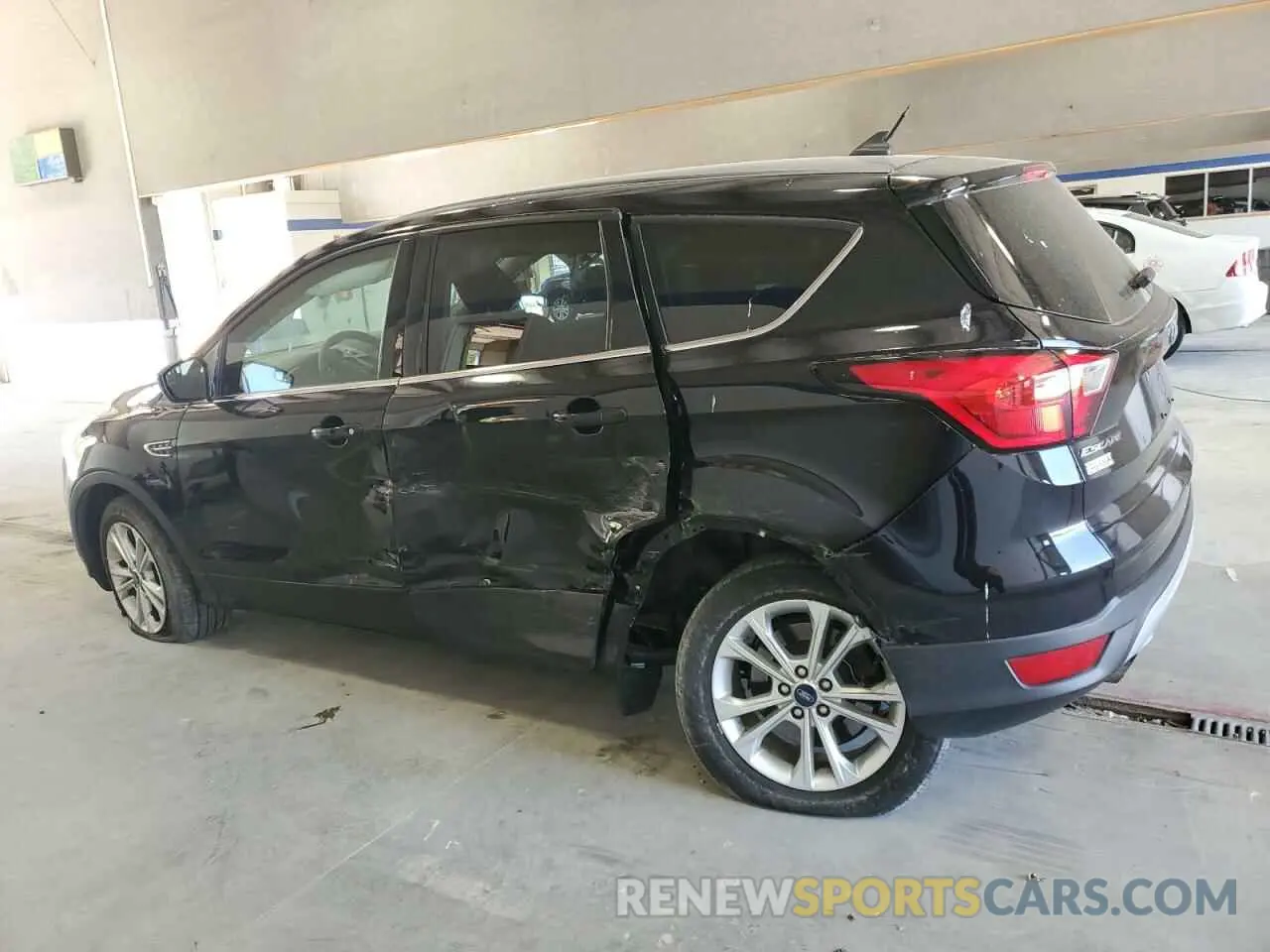 2 Photograph of a damaged car 1FMCU0GD0KUA68252 FORD ESCAPE 2019