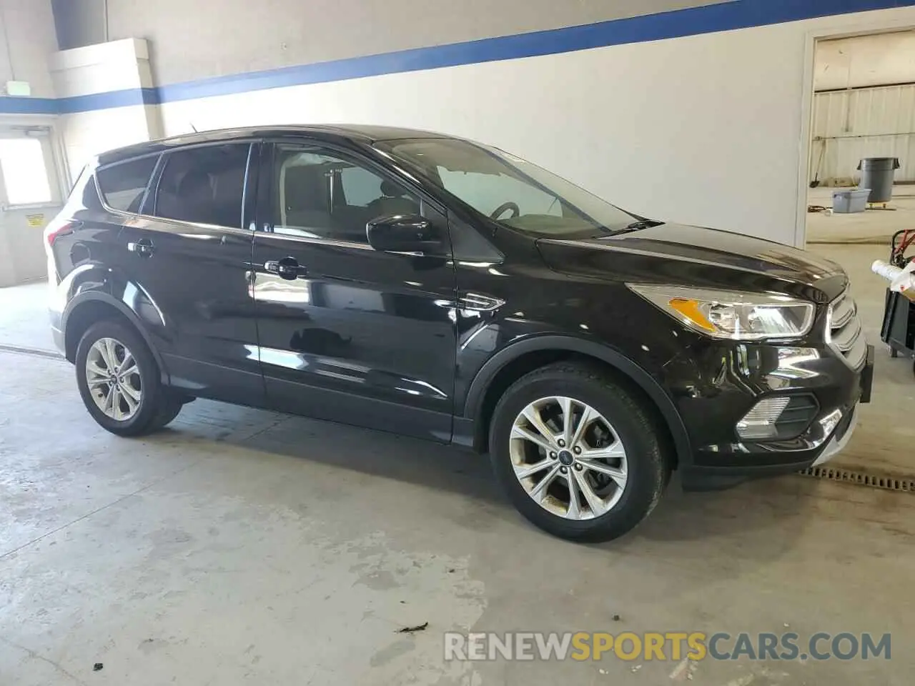 4 Photograph of a damaged car 1FMCU0GD0KUA68252 FORD ESCAPE 2019