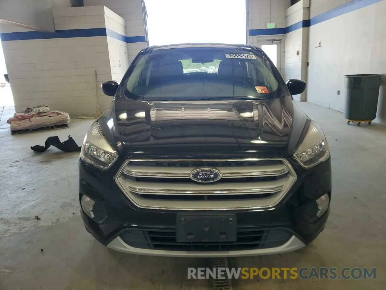 5 Photograph of a damaged car 1FMCU0GD0KUA68252 FORD ESCAPE 2019